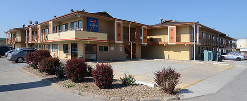 كورالفيل Super 7 Motel المظهر الخارجي الصورة